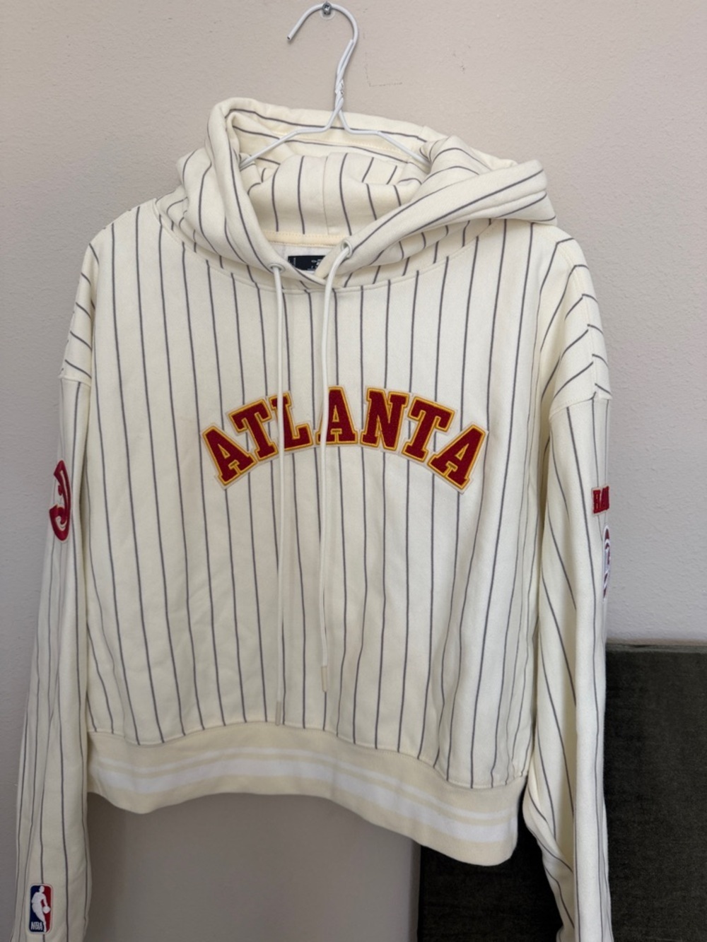 Atlanta Hawks Striped NBA Hoodie cropped